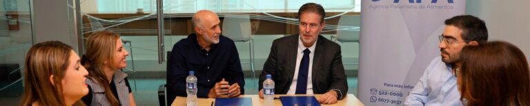 APA firma contrato con Consorcio Licorero Nacional, S.A. para fortalecer control documental en importaciones